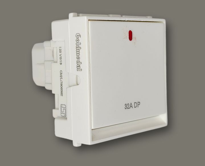 GOLDMEDAL AERO 32AMP DP  SWITCH 240V-(2 MODULE) WITH INDICATOR